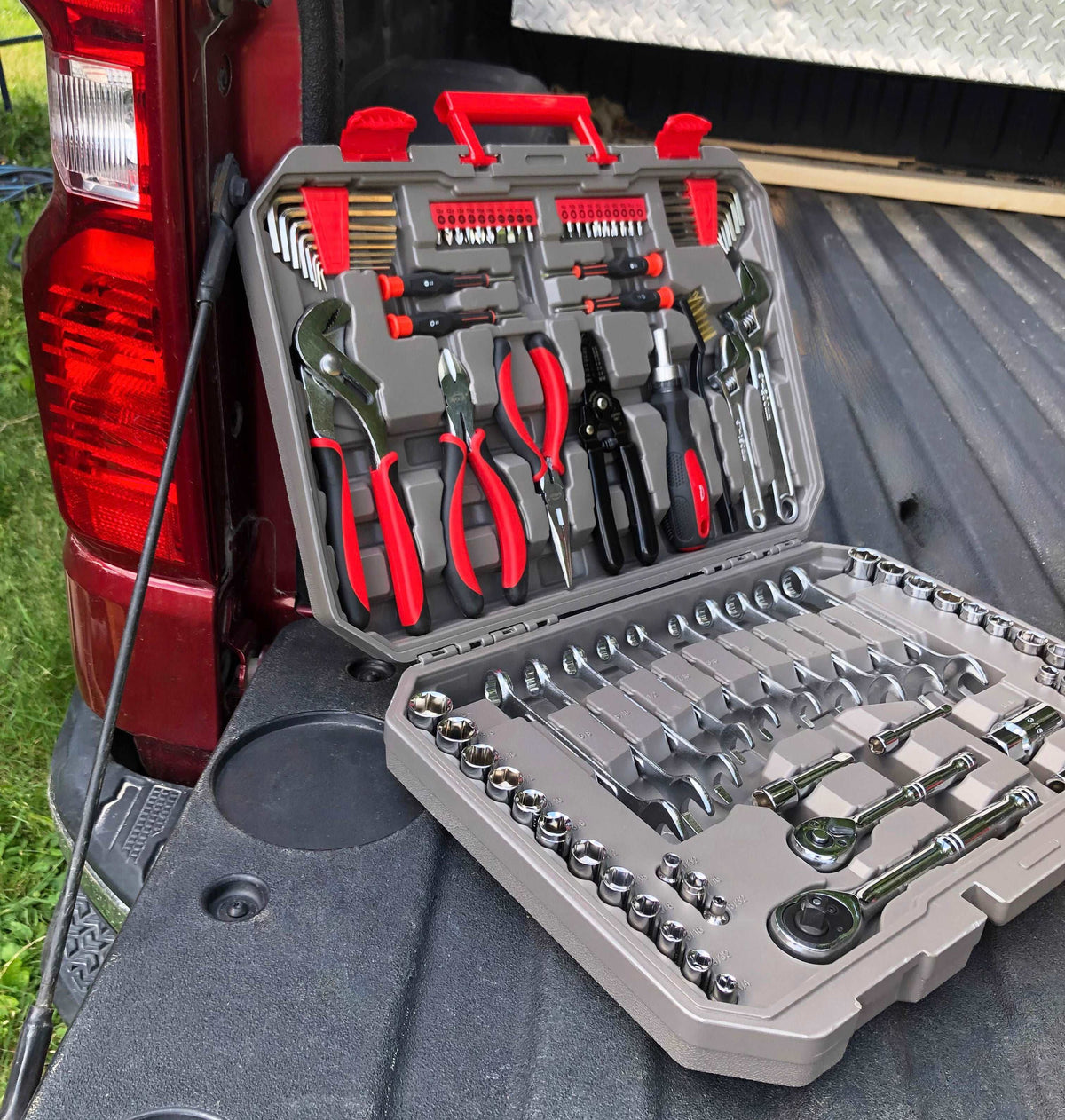 95 Piece Mechanics Tool Set in Metric and SAE G952