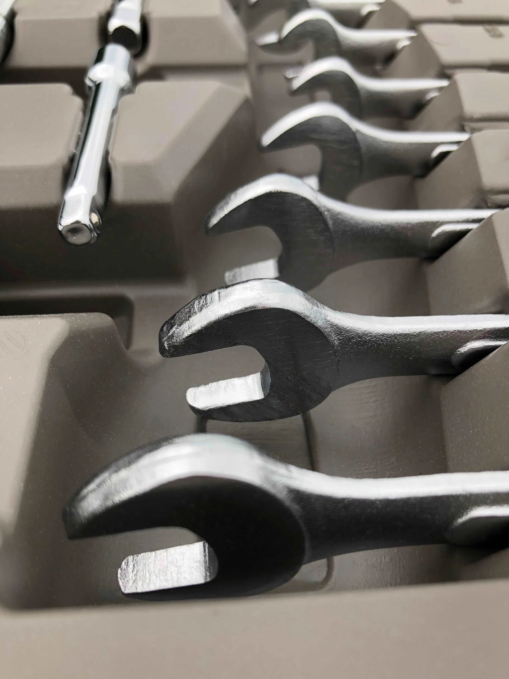95 Piece Mechanics Tool Set in Metric and SAE G952