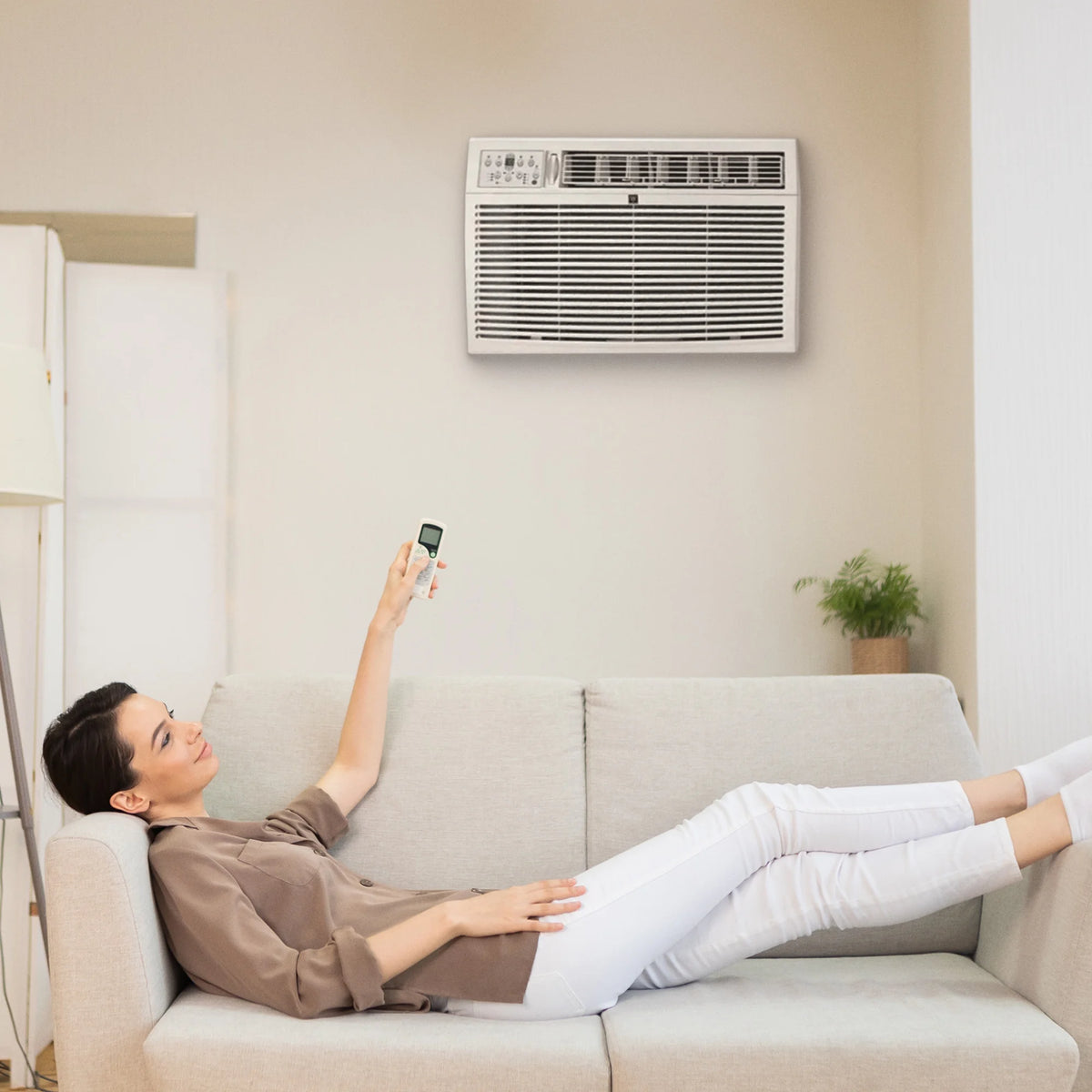 18,000 BTU Window Air Conditioner with Remote Control R77328