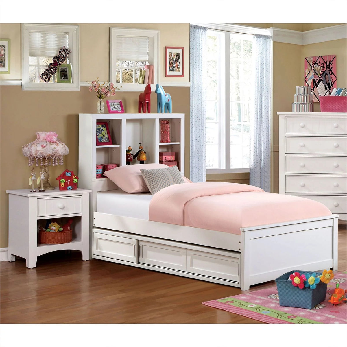 White Wood Bedroom Set with Sliding Door Storage H934865